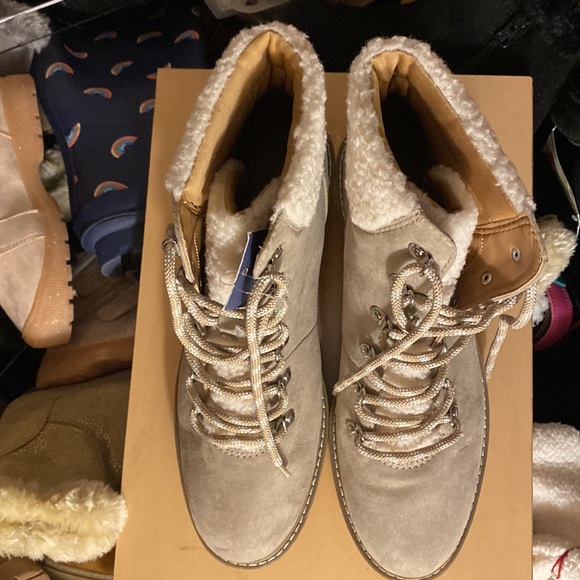 Man made with textile materials lining and sock and faux 100 % polyester size 10 - Picture 2 of 5